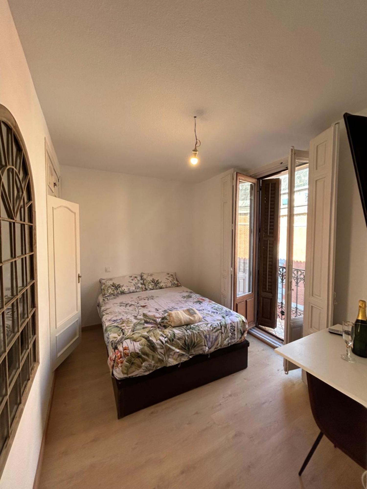 Room In Plaza Mayor Madrid Ngoại thất bức ảnh