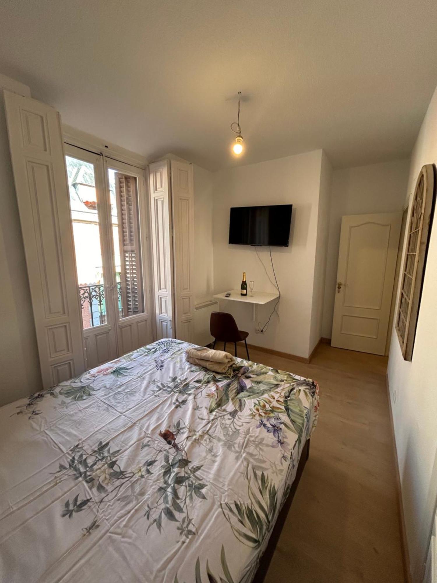 Room In Plaza Mayor Madrid Ngoại thất bức ảnh